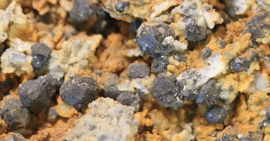 MUNDO: MAIS DE 1,4 MIL MILHÕES DE PESSOAS VIVEM EM ZONAS CONTAMINADAS POR METAIS PESADOS MUNDO: MAIS DE 1,4 MIL MILHÕES DE PESSOAS VIVEM EM ZONAS CONTAMINADAS POR METAIS PESADOS