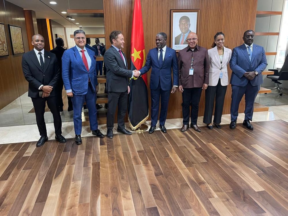 ANGOLA E REINO UNIDO AVALIAM PARCERIAS EM MINERAÇÃO E FORMAÇÃO DE QUADROS ANGOLA E REINO UNIDO AVALIAM PARCERIAS EM MINERAÇÃO E FORMAÇÃO DE QUADROS