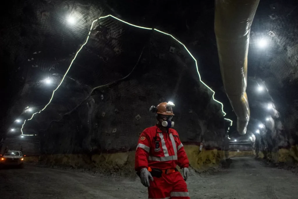 BRASIL: MAIOR MINA DE OURO ACTIVA FICA NA GRANDE BH BRASIL: MAIOR MINA DE OURO ACTIVA FICA NA GRANDE BH