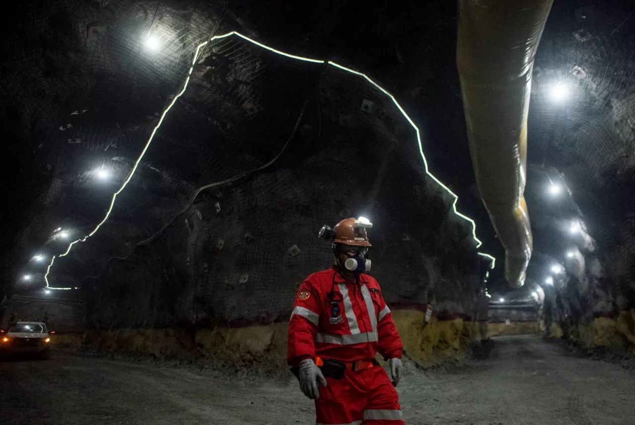 BRASIL: MAIOR MINA DE OURO ACTIVA FICA NA GRANDE BH BRASIL: MAIOR MINA DE OURO ACTIVA FICA NA GRANDE BH
