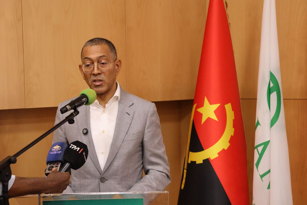 ANGOLA DEFENDE VALOR ACRESCENTADO DOS DIAMANTES NATURAIS ANGOLA DEFENDE VALOR ACRESCENTADO DOS DIAMANTES NATURAIS