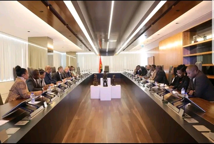 NAMÍBIA COLHE EXPERIÊNCIA DO SECTOR MINEIRO E PETROLÍFERO ANGOLANO