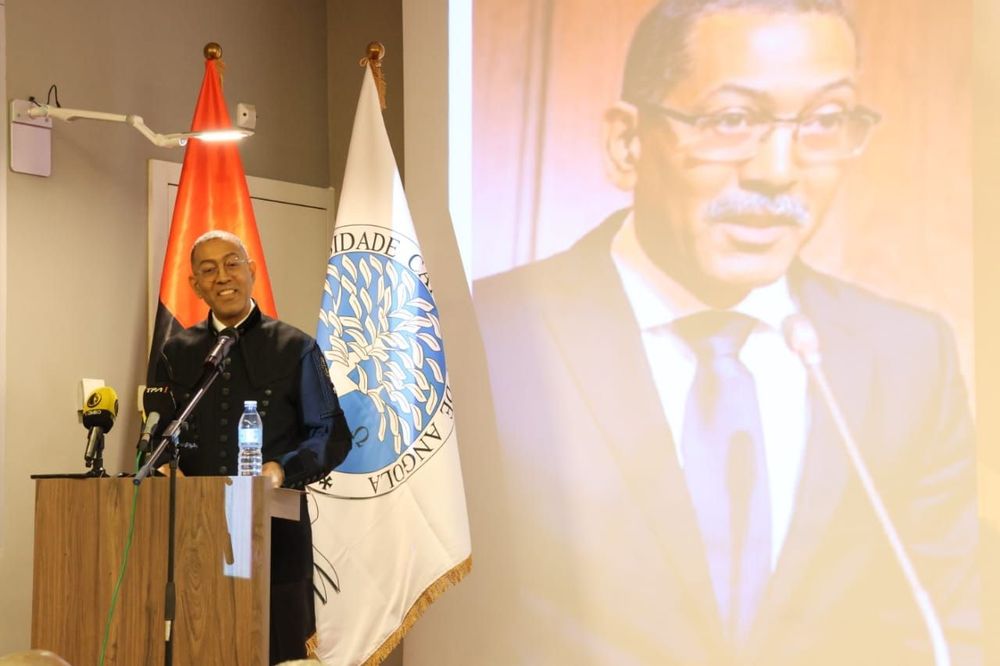 FEIRA EDUCATIVA: ‘AULA MAGNA’ DE MINISTRO APONTA GANHOS E DESAFIOS DO SECTOR MINEIRO ANGOLANO FEIRA EDUCATIVA: ‘AULA MAGNA’ DE MINISTRO APONTA GANHOS E DESAFIOS DO SECTOR MINEIRO ANGOLANO