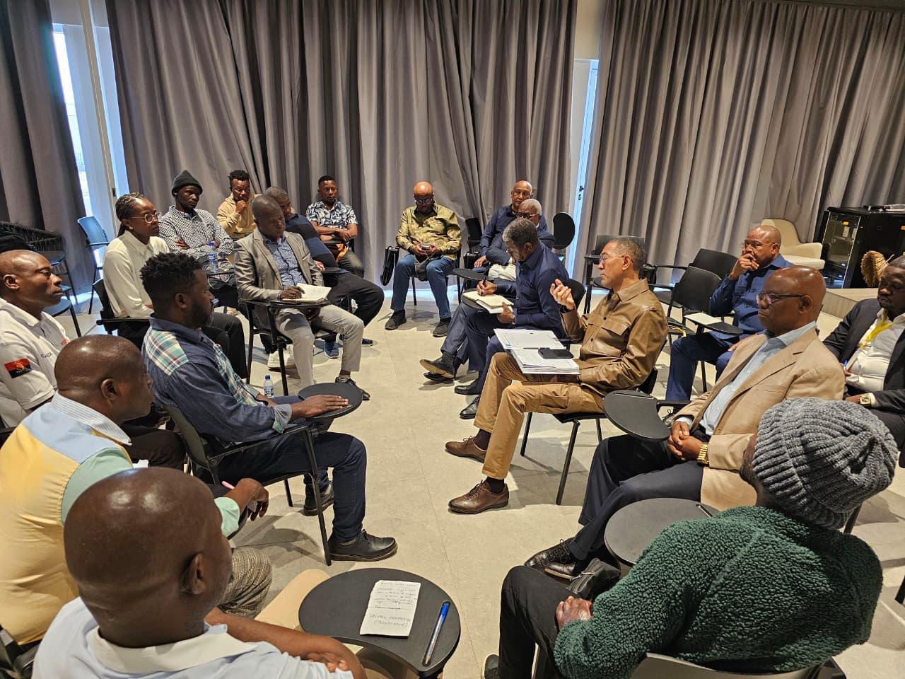 MINISTRO DIAMANTINO AZEVEDO REÚNE COM FAMILIARES DAS VÍTIMAS E SINISTRADOS DA PLATAFORMA BBLT MINISTRO DIAMANTINO AZEVEDO REÚNE COM FAMILIARES DAS VÍTIMAS E SINISTRADOS DA PLATAFORMA BBLT