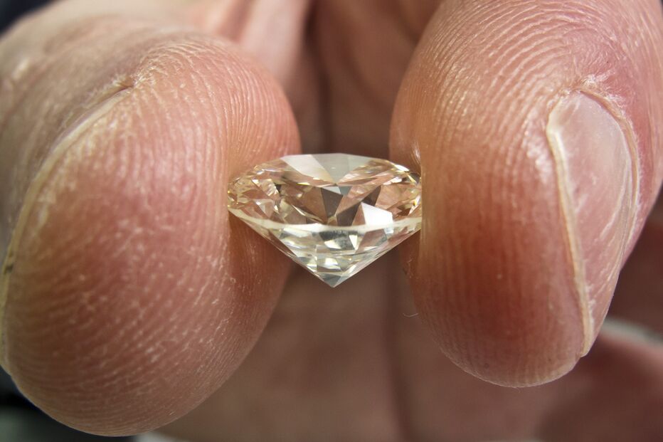 CATOCA DESMENTE OFERTA DE DIAMANTES BRUTOS AOS ATLETAS DA SELECÇÃO NACIONAL DE BASQUETEBOL CATOCA DESMENTE OFERTA DE DIAMANTES BRUTOS AOS ATLETAS DA SELECÇÃO NACIONAL DE BASQUETEBOL