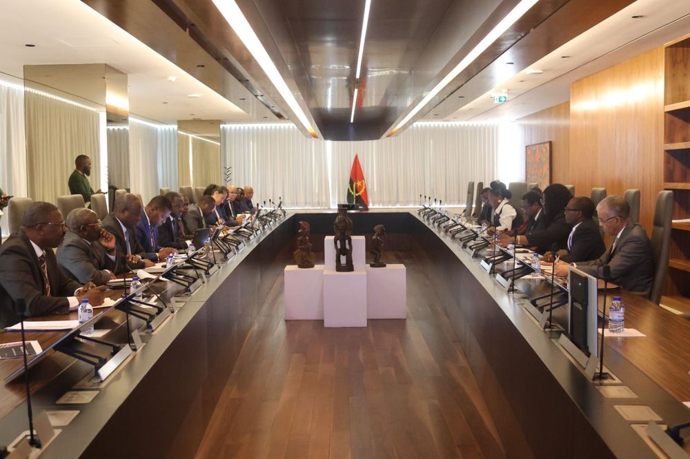ANGOLA E NAMÍBIA REFORÇAM PARCERIA ESTRATÉGICA NOS HIDROCARBONETOS E RECURSOS MINERAIS ANGOLA E NAMÍBIA REFORÇAM PARCERIA ESTRATÉGICA NOS HIDROCARBONETOS E RECURSOS MINERAIS
