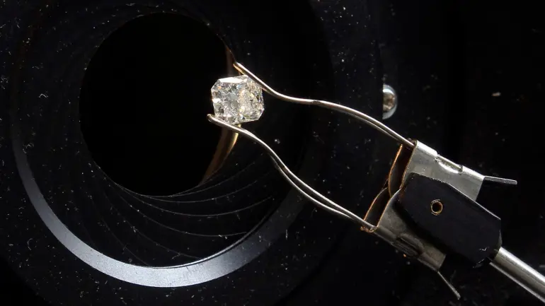 ANGOLA VAI CONTRIBUIR COM 7,1 MILHÕES PARA CONSELHO DE DIAMANTES NATURAIS ANGOLA VAI CONTRIBUIR COM 7,1 MILHÕES PARA CONSELHO DE DIAMANTES NATURAIS