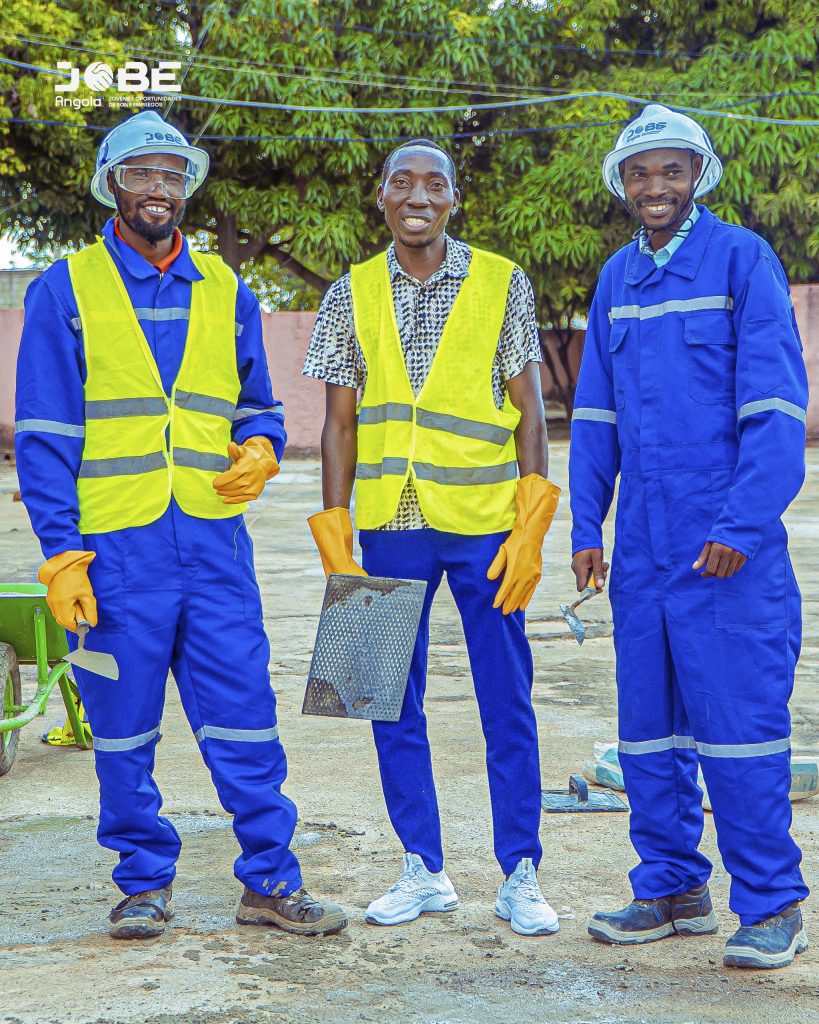 JOVENS DA MATALA TRANSFORMAM ESPAÇOS PÚBLICOS E CONSTROEM UM FUTURO ATRAVÉS DO JOBE ANGOLA