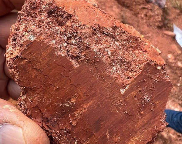 BRASIL: JAZIDA DE TERRAS RARAS EM MINAS GERAIS GERA MAIS DE 100 PEDIDOS DE MINERAÇÃO BRASIL: JAZIDA DE TERRAS RARAS EM MINAS GERAIS GERA MAIS DE 100 PEDIDOS DE MINERAÇÃO