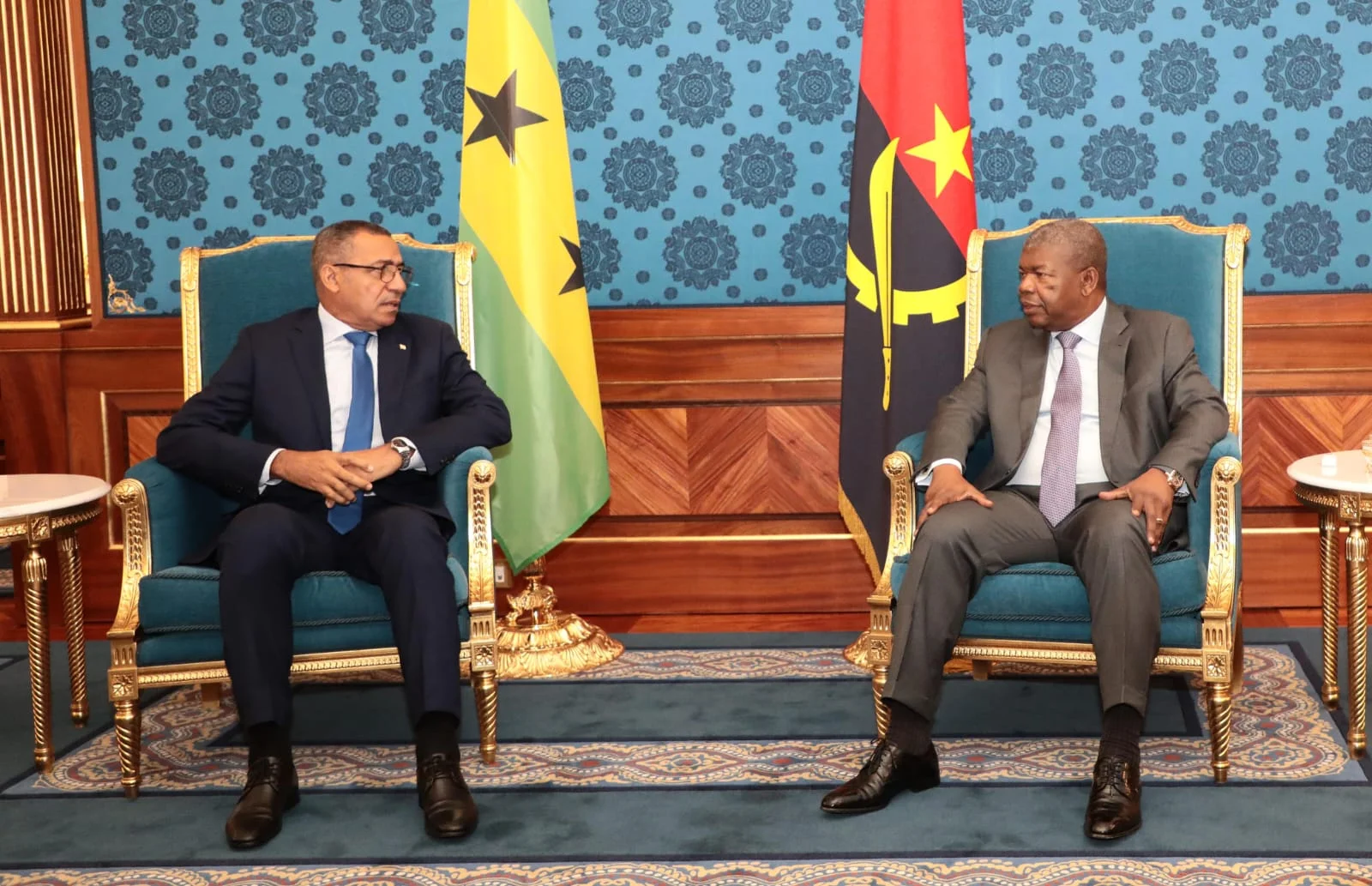 JOÃO LOURENÇO FELICITA CARLOS VILA NOVA PELA VITÓRIA NAS ELEIÇÕES EM SÃO TOMÉ E PRÍNCIPE