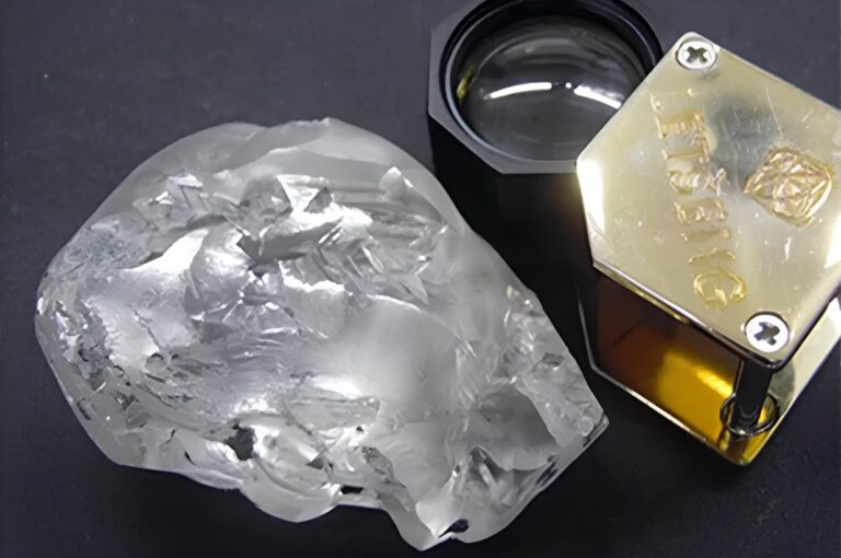 AVALIADO EM US$ 18 MILHÕES: TRABALHADOR DESCOBRE DIAMANTE DE 442 QUILATES EM MINA E TRANSFORMA LESOTO EM DESTAQUE MUNDIAL AVALIADO EM US$ 18 MILHÕES: TRABALHADOR DESCOBRE DIAMANTE DE 442 QUILATES EM MINA E TRANSFORMA LESOTO EM DESTAQUE MUNDIAL