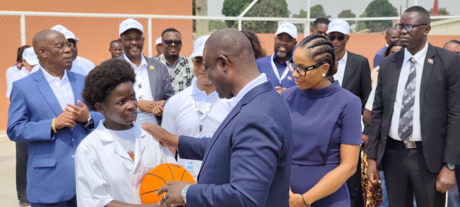 HUAMBO: BAIRRO SÃO JOÃO CONTA COM NOVA ESCOLA PRIMÁRIA CONSTRUÍDA E EQUIPADA PELO GRUPO OMATAPALO HUAMBO: BAIRRO SÃO JOÃO CONTA COM NOVA ESCOLA PRIMÁRIA CONSTRUÍDA E EQUIPADA PELO GRUPO OMATAPALO