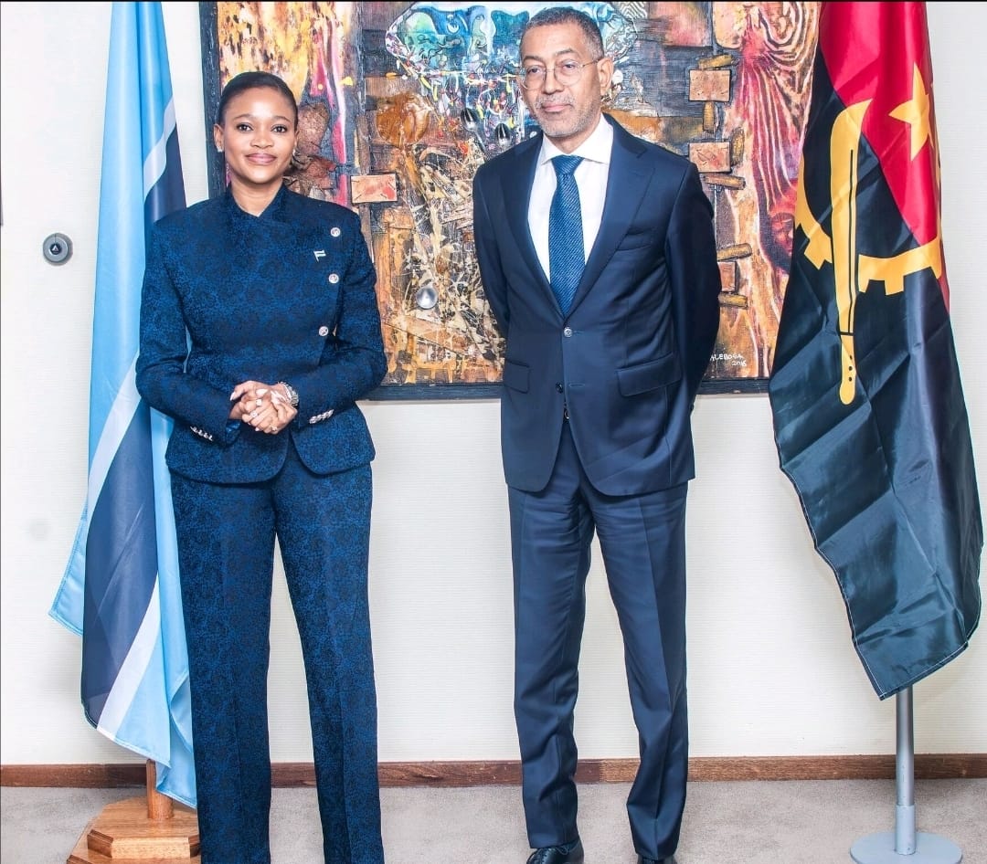 “BOTSWANA E ANGOLA SÃO BONS PARCEIROS NO RAMO DA ENERGIA E MINERAIS” – BOGOLO JOY KENEWENDO “BOTSWANA E ANGOLA SÃO BONS PARCEIROS NO RAMO DA ENERGIA E MINERAIS” – BOGOLO JOY KENEWENDO