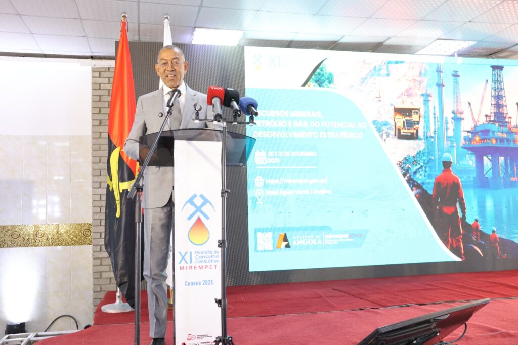 “ANGOLA OCUPA A TERCEIRA POSIÇÃO NO RANKING GLOBAL DE PRODUÇÃO DE DIAMANTES” – DIAMANTINO AZEVEDO “ANGOLA OCUPA A TERCEIRA POSIÇÃO NO RANKING GLOBAL DE PRODUÇÃO DE DIAMANTES” – DIAMANTINO AZEVEDO