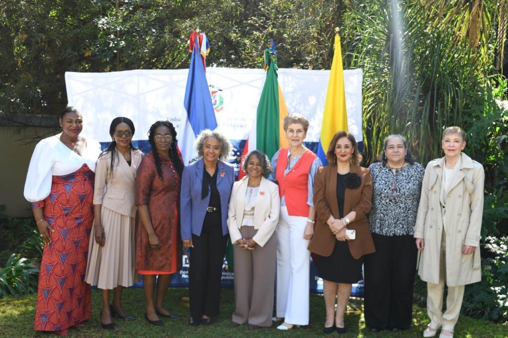 AVANÇA MULHER GANHA DIMENSÃO INTERNACIONAL COM LANÇAMENTO DO WOMEN RISING NA ÁFRICA DO SUL AVANÇA MULHER GANHA DIMENSÃO INTERNACIONAL COM LANÇAMENTO DO WOMEN RISING NA ÁFRICA DO SUL