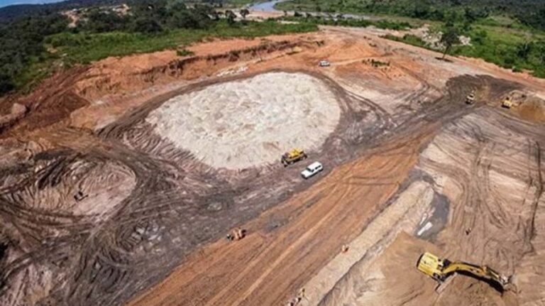 LUNDA-NORTE: ANTIGOS FUNCIONÁRIOS DESPEDIDOS DA MINA YETWENE SERÃO REINTEGRADOS LUNDA-NORTE: ANTIGOS FUNCIONÁRIOS DESPEDIDOS DA MINA YETWENE SERÃO REINTEGRADOS