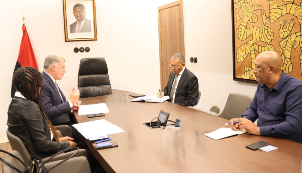 MIREMPET ABORDA COOPERAÇÃO COM A CHEVRON