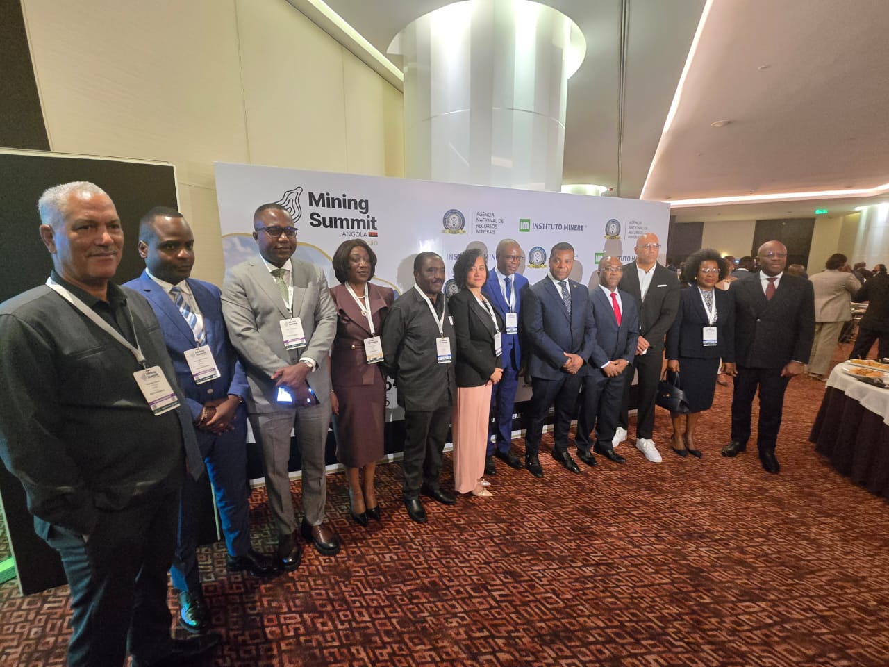 SECTOR MINEIRO PRIORIZA INVESTIMENTO NO CAPITAL HUMANO SECTOR MINEIRO PRIORIZA INVESTIMENTO NO CAPITAL HUMANO