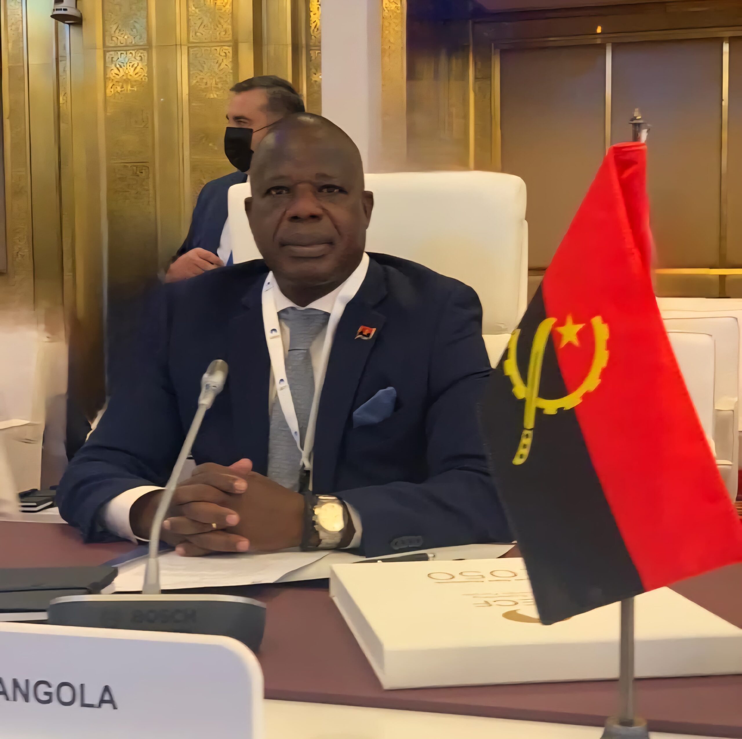 ANGOLA E A OPEP: UMA DECISÃO ESTRATÉGICA, NÃO UM ACTO DE ISOLAMENTO ANGOLA E A OPEP: UMA DECISÃO ESTRATÉGICA, NÃO UM ACTO DE ISOLAMENTO