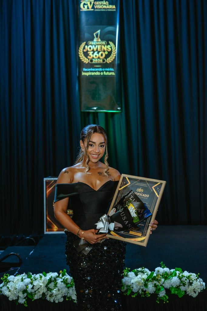 DIRECTORA DE MARKETING DA JETOUR DISTINGUIDA NA GALA JOVENS 360° ANGOLA
