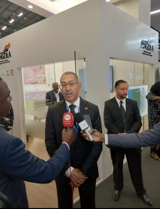 ÚLTIMA HORA: DIAMANTINO AZEVEDO CONSTATA DESENVOLVIMENTO DO SECTOR MINEIRO EM ICOLO E BENGO NA SEGUNDA-FEIRA ÚLTIMA HORA: DIAMANTINO AZEVEDO CONSTATA DESENVOLVIMENTO DO SECTOR MINEIRO EM ICOLO E BENGO NA SEGUNDA-FEIRA