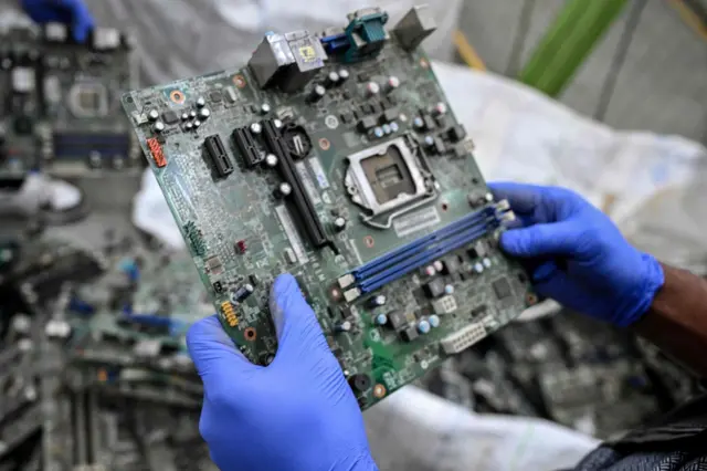 ÍNDIA APOSTA NO LIXO ELECTRÓNICO PARA OBTER MINERAIS ESSENCIAIS ÍNDIA APOSTA NO LIXO ELECTRÓNICO PARA OBTER MINERAIS ESSENCIAIS