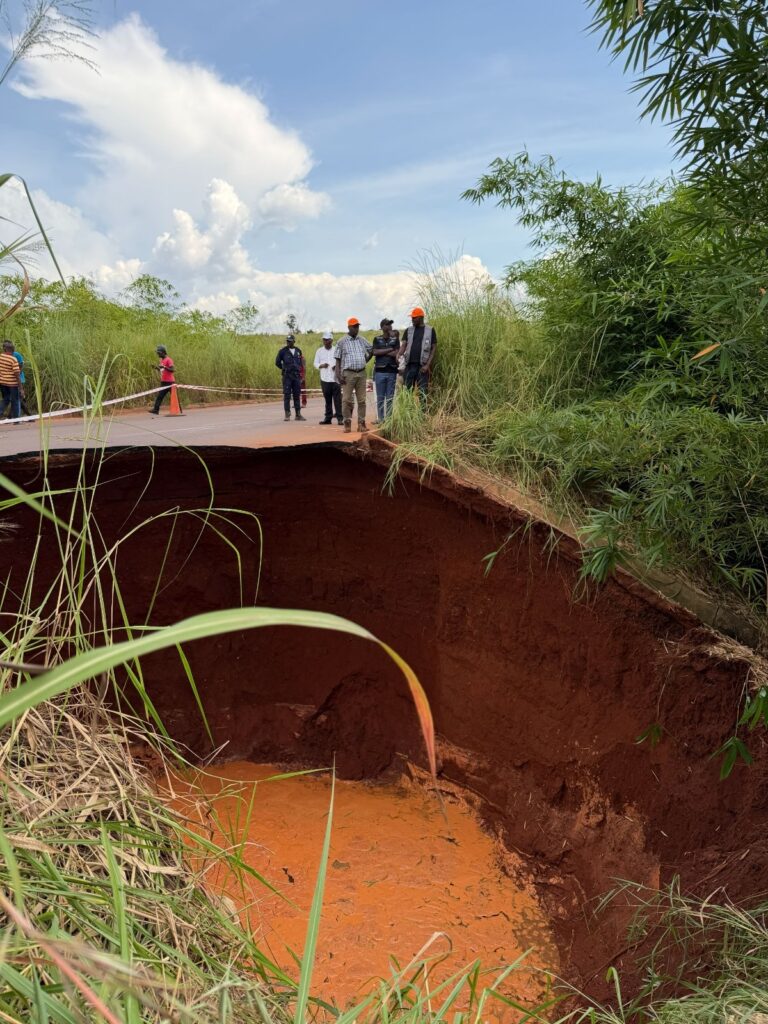 SOCIEDADE MINEIRA DO CHITOTOLO RESTABELECE CIRCULAÇÃO PROVISÓRIA APÓS DESABAMENTO NO TROÇO NZAGE–DUNDO