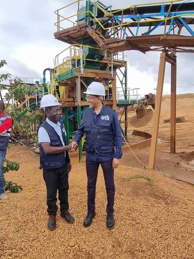 MINISTRO DIAMANTINO AZEVEDO RECONHECE CONTRIBUTO DO TRABALHADOR MINEIRO