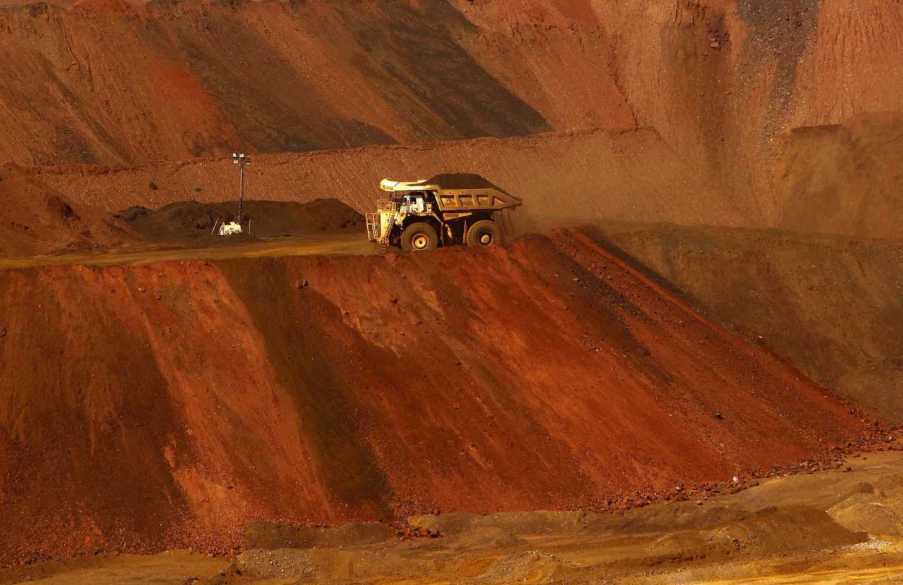 MINÉRIO DE FERRO AVANÇA COM RESTRIÇÃO CHINESA A CARGAS DA BHP