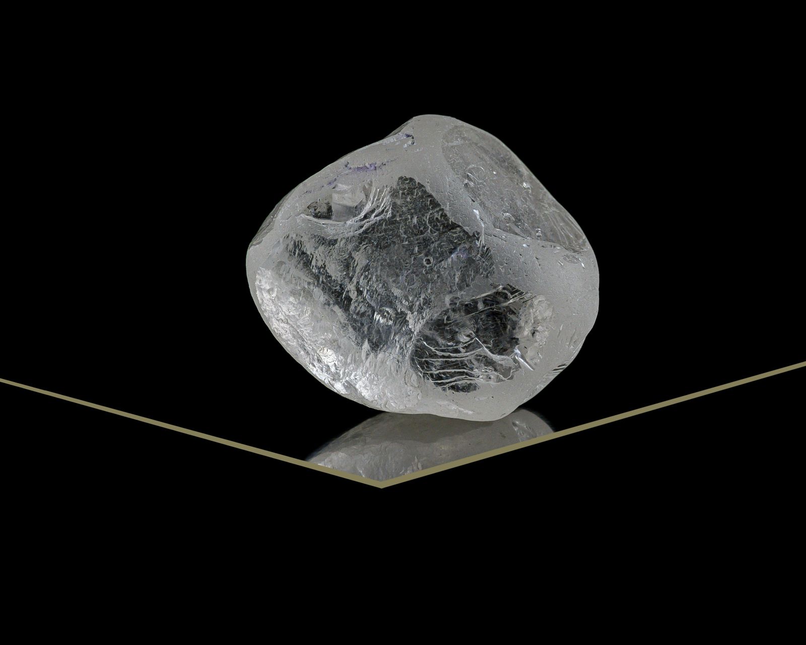LEILÃO DE DIAMANTES BRUTOS RENDE 21,7 MILHÕES DE DÓLARES A SODIAM