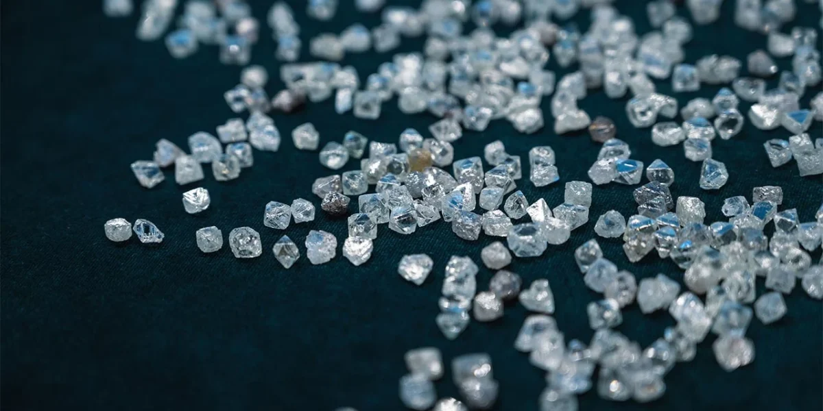 ANGOLA VAI REDUZIR A OFERTA DE DIAMANTES PEQUENOS