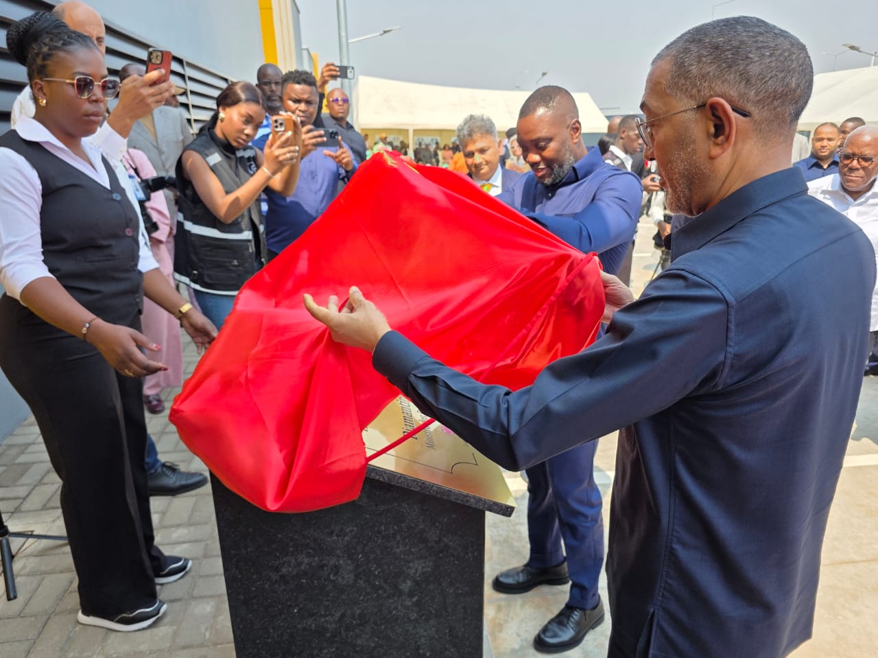 ANGOLA REFORÇA VERTICALIZAÇÃO DO SECTOR DIAMANTÍFERO COM INAUGURAÇÃO DA SEXTA FÁBRICA DE LAPIDAÇÃO DE DIAMANTES ANGOLA REFORÇA VERTICALIZAÇÃO DO SECTOR DIAMANTÍFERO COM INAUGURAÇÃO DA SEXTA FÁBRICA DE LAPIDAÇÃO DE DIAMANTES
