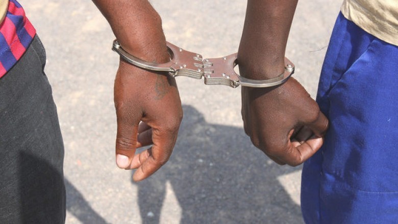 LUNDA-NORTE: DETIDOS GARIMPEIROS QUE EXECUTARAM COLEGA POR MÁ DIVISÃO DO DINHEIRO DA VENDA DE DIAMANTES LUNDA-NORTE: DETIDOS GARIMPEIROS QUE EXECUTARAM COLEGA POR MÁ DIVISÃO DO DINHEIRO DA VENDA DE DIAMANTES