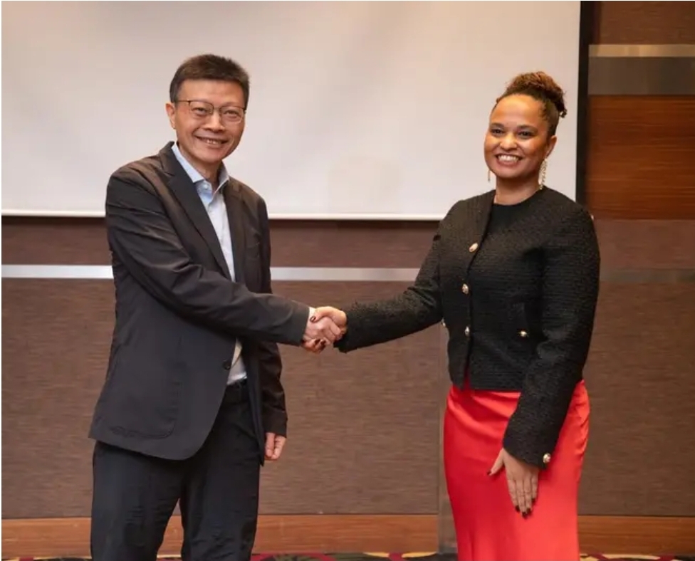 ANGOLA REFORÇA COOPERAÇÃO COM CHINA NO SECTOR MINEIRO ANGOLA REFORÇA COOPERAÇÃO COM CHINA NO SECTOR MINEIRO