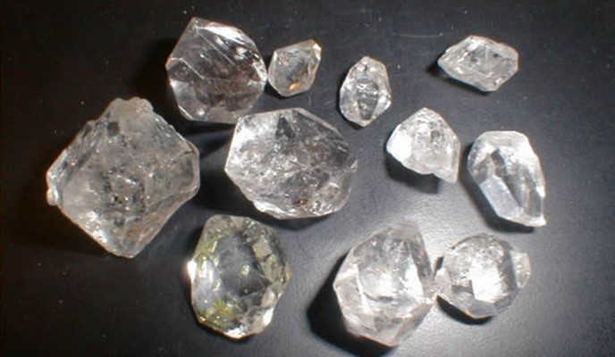 LEILÃO DE DIAMANTES BRUTOS ORGANIZADO PELA SODIAM RENDE USD 27,1 MILHÕES DE DÓLARES